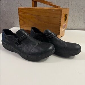 Clarks Black Women’s Leather Cheyn Madi Slip-on-flats